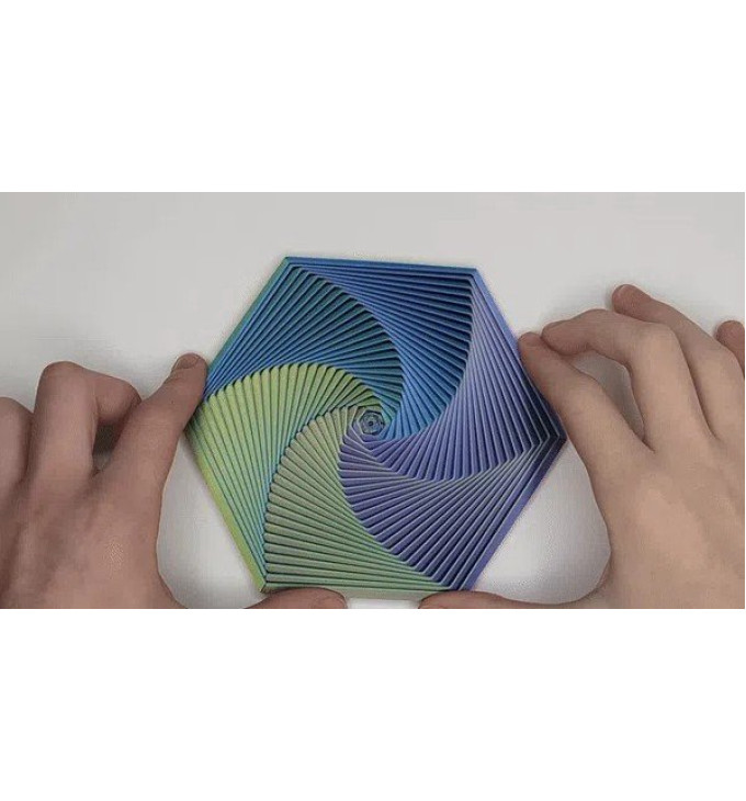 „Šešiakampio Sūkurys“ – besisukantis fidget žaisliukas (daugiaspalvis)