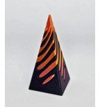 „Neįmanoma Piramidė“ – persismelkianti spiralė (2 dalių skulptūra)