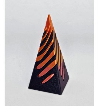 „Neįmanoma Piramidė“ – persismelkianti spiralė (2 dalių skulptūra)