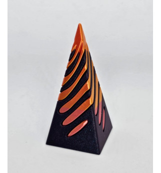 „Neįmanoma Piramidė“ – persismelkianti spiralė (2 dalių skulptūra)