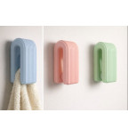 „Gravitacinis Kabliukas“ – savaime užsifiksuojantis rankšluosčių laikiklis