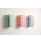 „Gravitacinis Kabliukas“ – savaime užsifiksuojantis rankšluosčių laikiklis