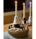 „Pistacijų Karalius“ – didelis dubuo su lukštų centru