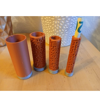 Galvosūkio labirintas su slėptuve dovanai