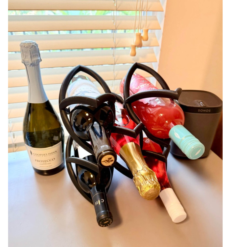 Modernus vyno stovas 5 buteliams