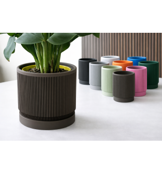 Briaunuotas vazonas su padėkliuku