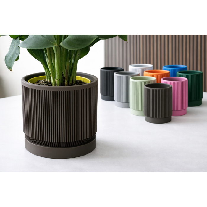 Faceted pot with saucer