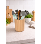 Modernus stalo indas virtuvės įrankiams