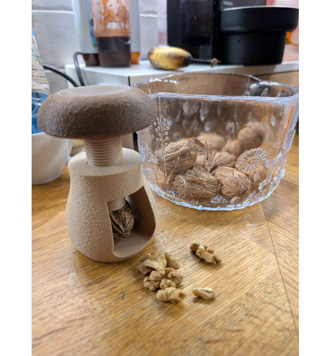 Grybuko formos riešutų gliaudyklė