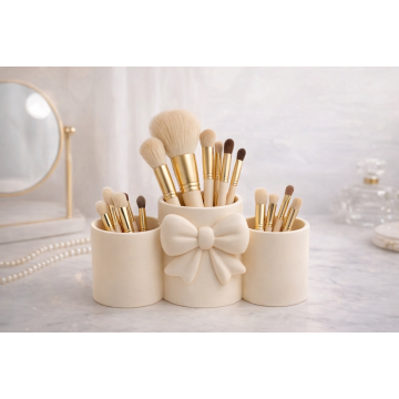 Makeup brush holder with ribbon