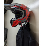 Tvirta moto šalmo kabykla su papildomu kabliu striukei ir raktams