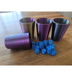 Piratinis kauliukų žaidimas „Liar’s dice“: 25 kauliukai, 4 puodukai