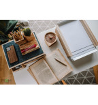 Natūralaus medžio spalvos stalo laikrodis