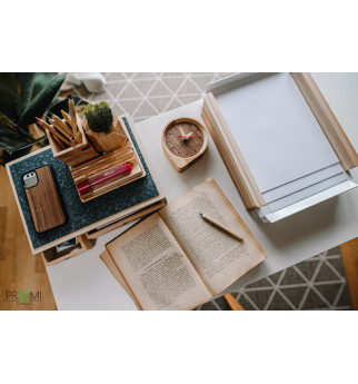 Natūralaus medžio spalvos stalo laikrodis