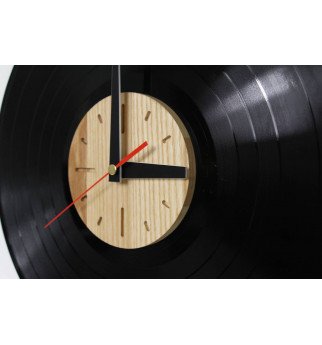 Medžio ir vinilinių plokštelių laikrodis "Retro"