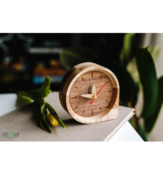 Natūralaus medžio spalvos stalo laikrodis