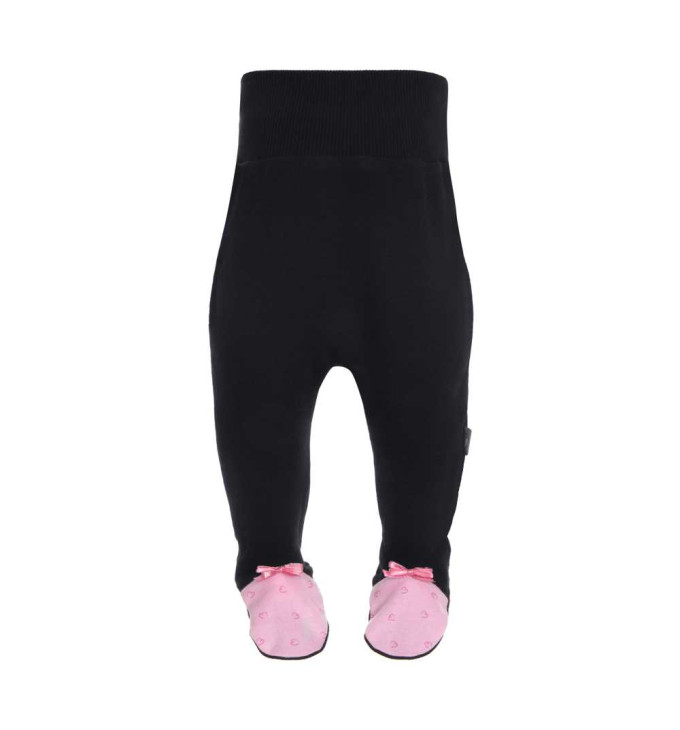 Juodos kelnės su rausvomis pėdutėmis