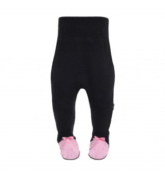 Juodos kelnės su rausvomis pėdutėmis