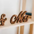 Šventiniai MR & MRS Ženklai iš Medžio