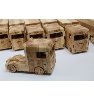 Medinis sunkvežimis  su puspriekabe "Verslo Dovana"