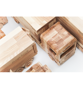 Medinis sunkvežimis  su puspriekabe "Verslo Dovana"