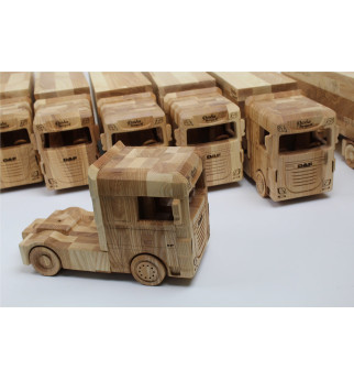 Medinis sunkvežimis  su puspriekabe "Verslo Dovana"